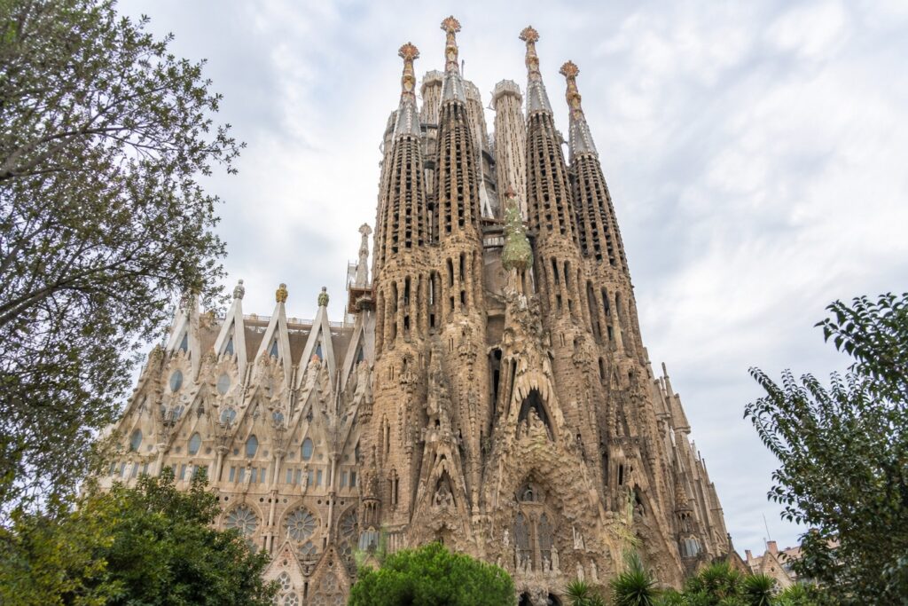 Barcelona Travel Guide 2026: Gaudi, Gothic Quarter and Mediterranean Beaches
